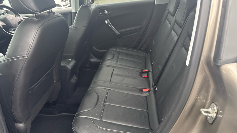 Peugeot 2008 1.6 BlueHDi 120 Feline 5dr [Mistral] Diesel Estate